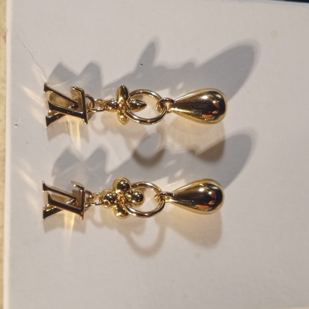 WOMEN'S LOUIS VUITTON GOLD DANGLING EARRINGS